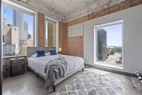 Stunning Downtown Apartment with Pool, Laundry, Parking